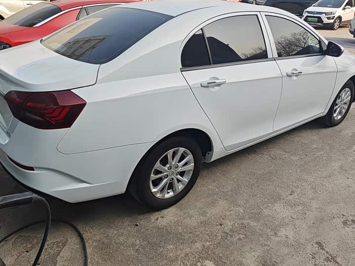 Фото 3 - Geely Emgrand