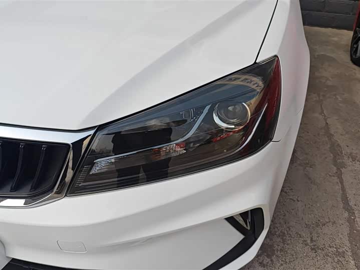 Фото 5 - Geely Emgrand