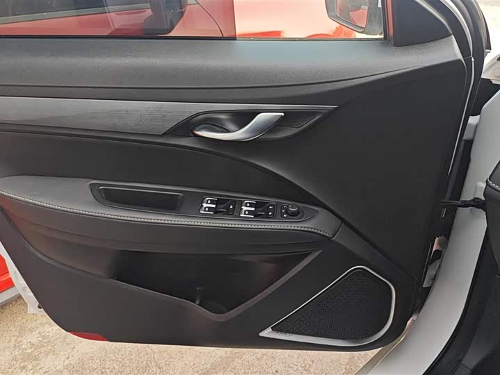 Фото 7 - Geely Emgrand