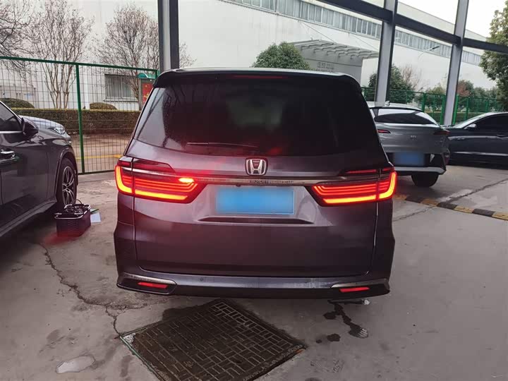 Фото 6 - Honda Odyssey