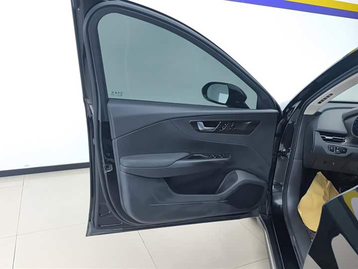 Фото 7 - Hongqi E-QM5