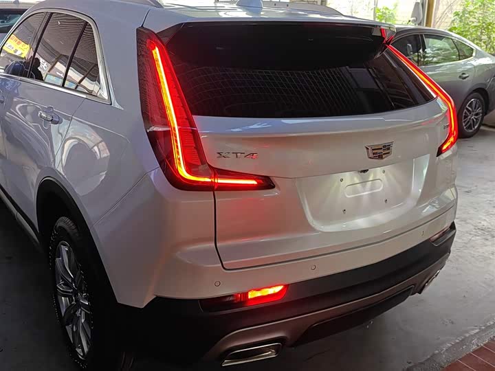 Фото 6 - Cadillac XT4