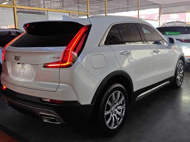 Фото 7 - Cadillac XT4