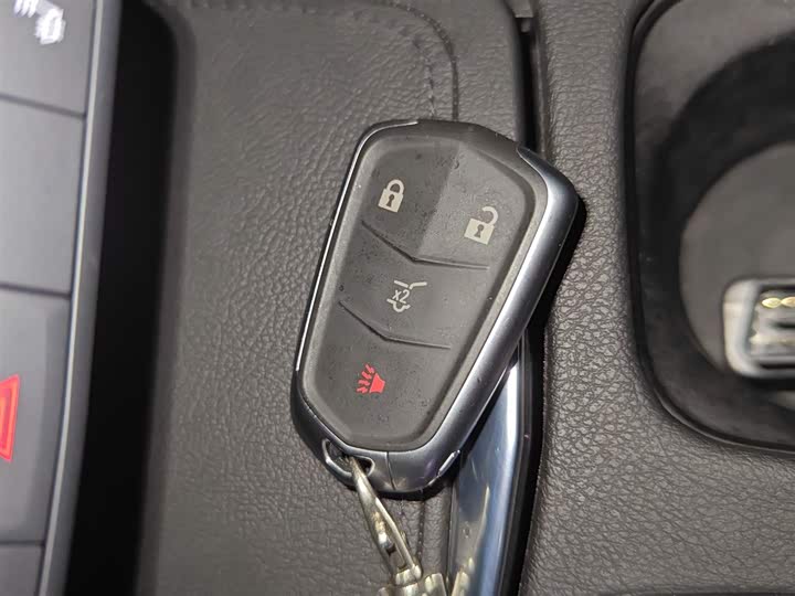 Фото 9 - Cadillac XT4