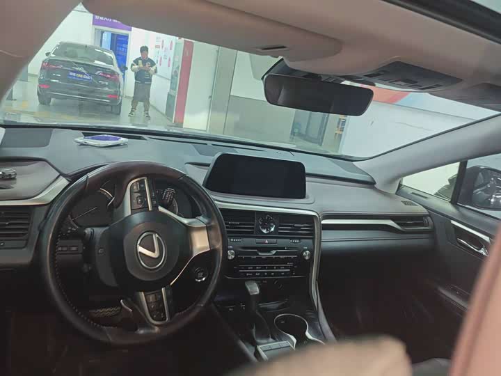 Фото 4 - Lexus RX