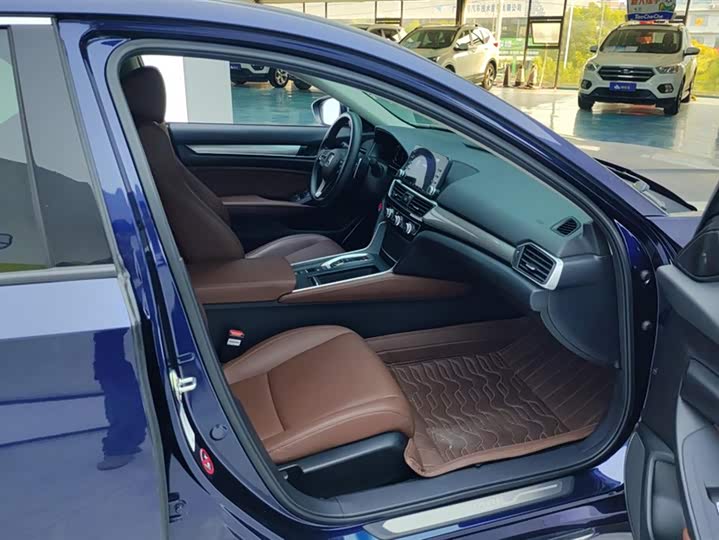 Фото 8 - Honda Inspire