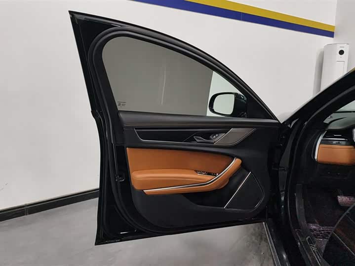 Фото 7 - Jaguar XF L