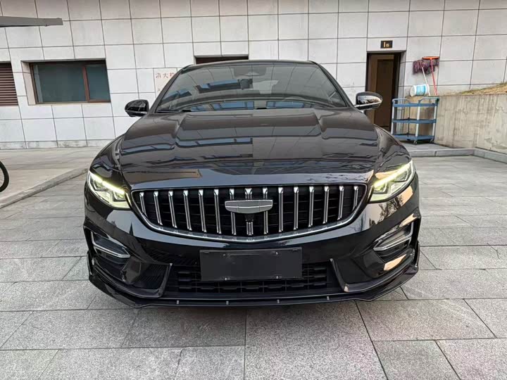 Фото 2 - Geely Preface