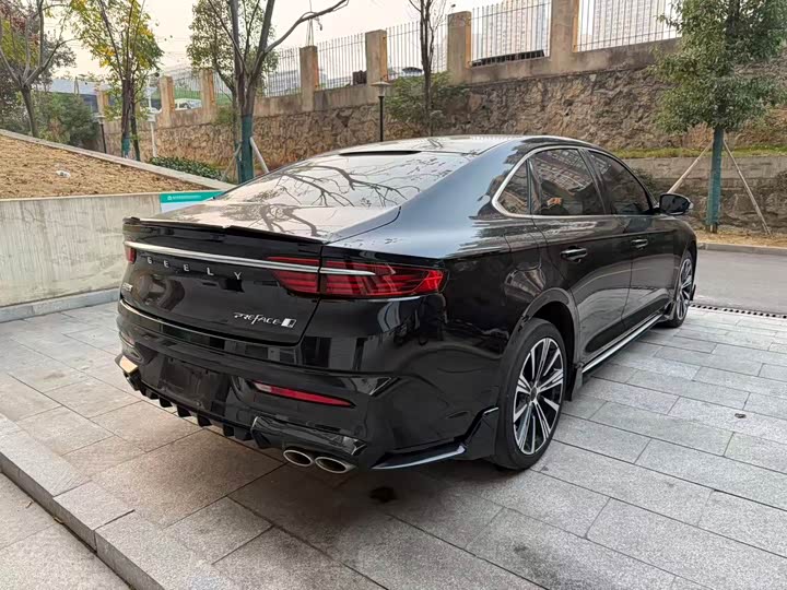 Фото 3 - Geely Preface