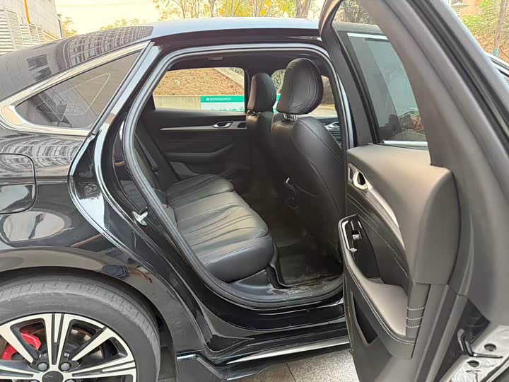 Фото 9 - Geely Preface