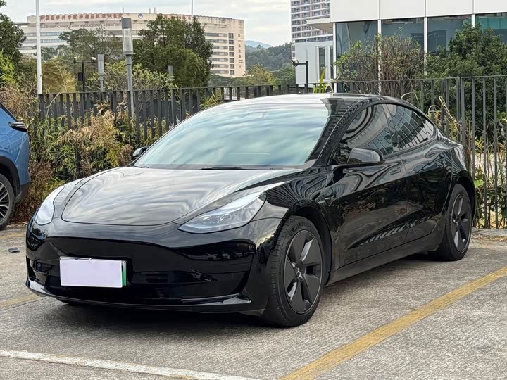 Фото 1 - Tesla Model 3