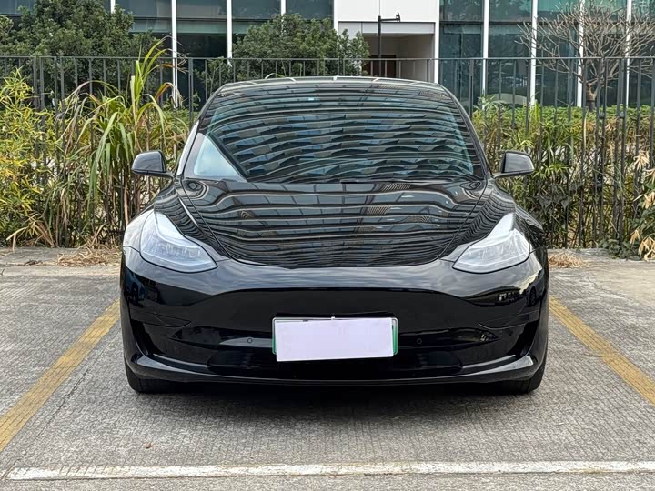 Фото 2 - Tesla Model 3