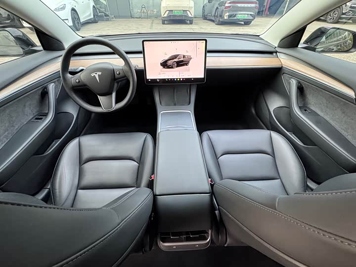 Фото 6 - Tesla Model 3