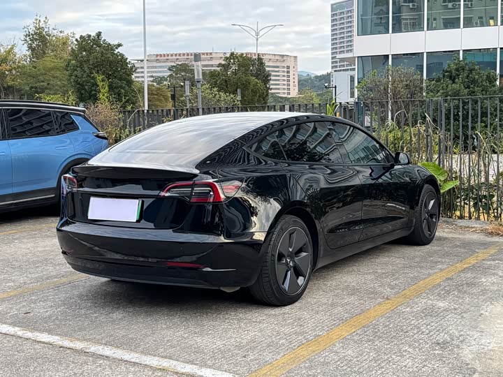 Фото 7 - Tesla Model 3