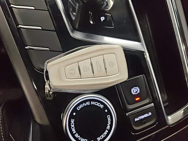 Фото 9 - Geely Atlas