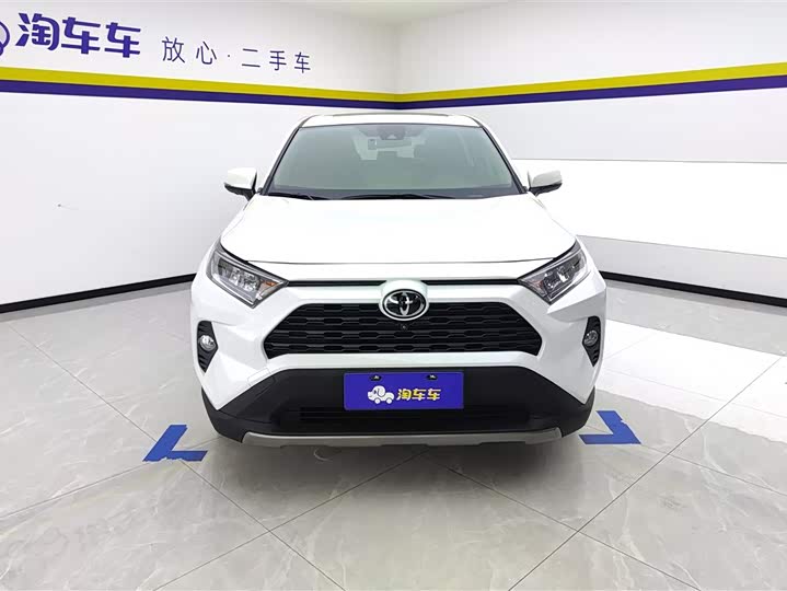 Фото 2 - Toyota RAV4