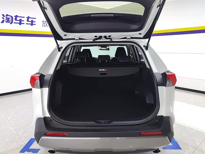 Фото 4 - Toyota RAV4