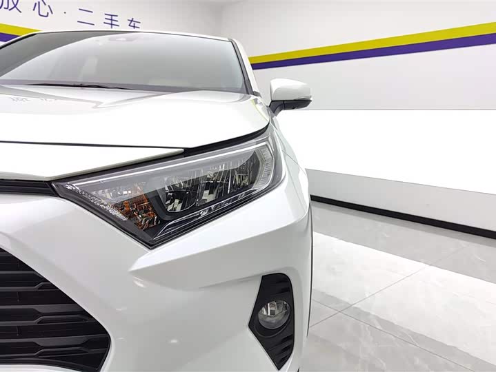 Фото 5 - Toyota RAV4