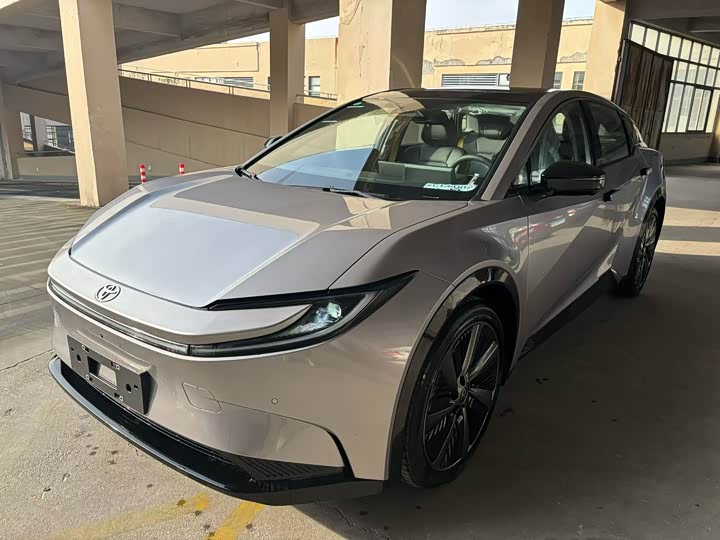 Фото 1 - Toyota bZ5