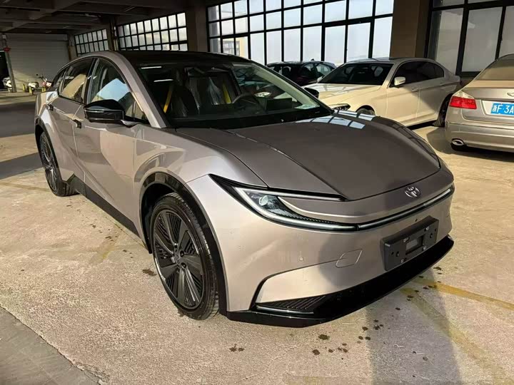 Фото 3 - Toyota bZ5