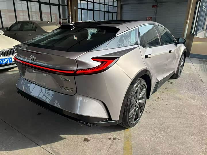 Фото 7 - Toyota bZ5