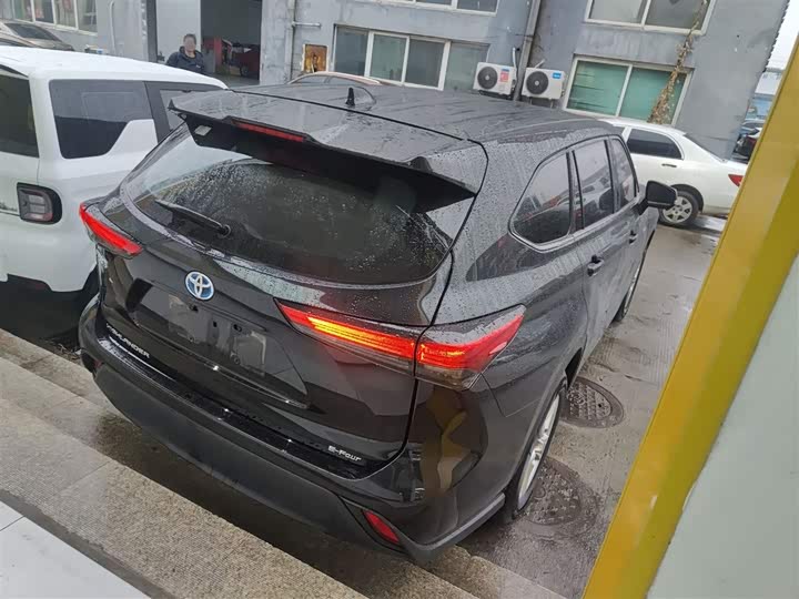 Фото 7 - Toyota Highlander