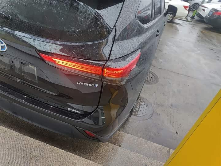 Фото 8 - Toyota Highlander