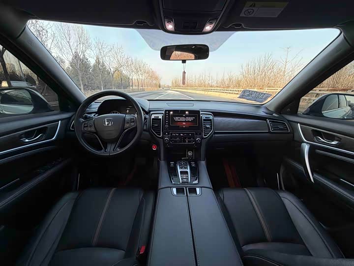 Фото 6 - Honda UR-V