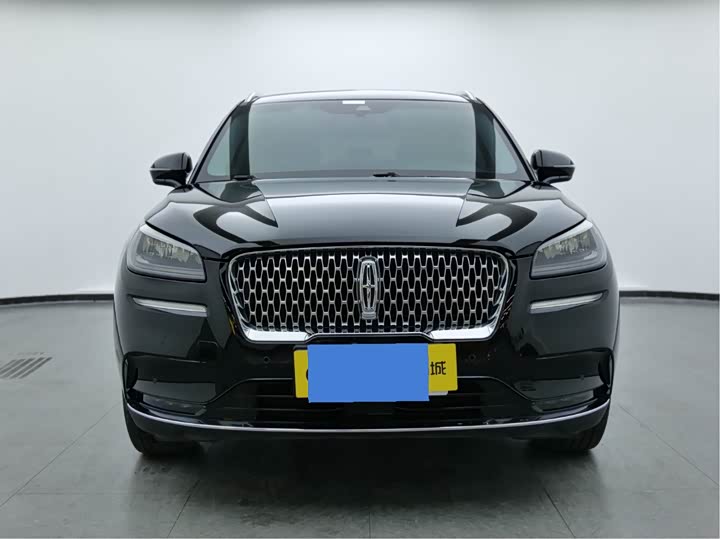 Фото 2 - Lincoln Corsair