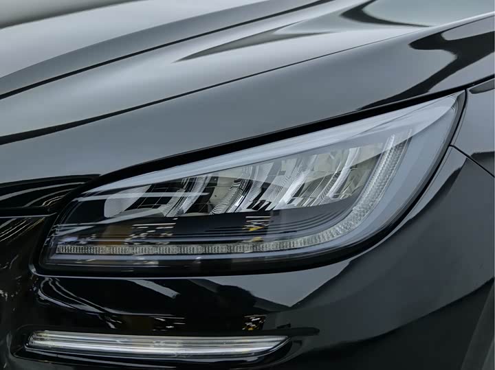 Фото 4 - Lincoln Corsair