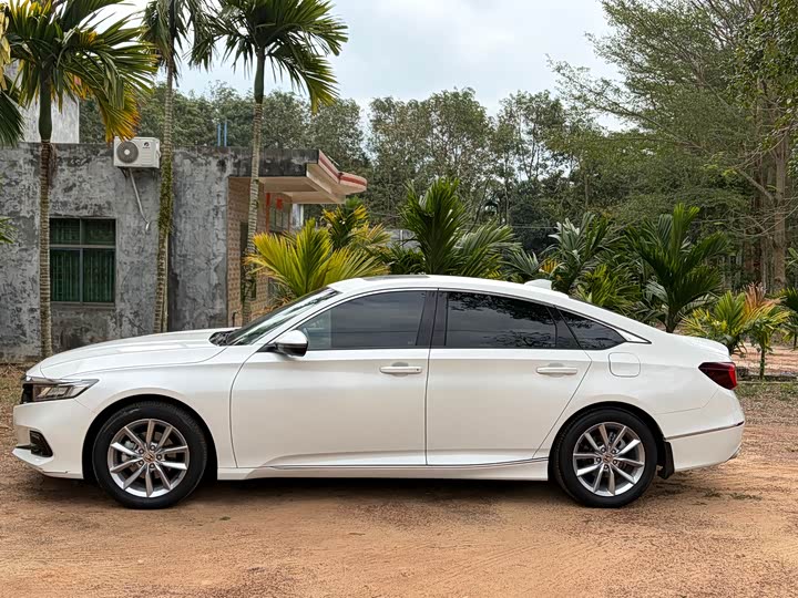 Фото 8 - Honda Accord