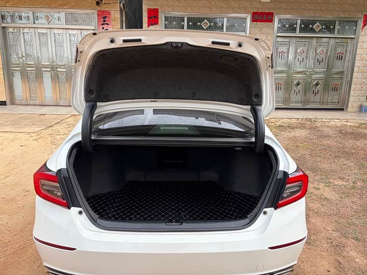 Фото 9 - Honda Accord