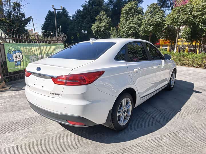 Фото 5 - Ford Escort