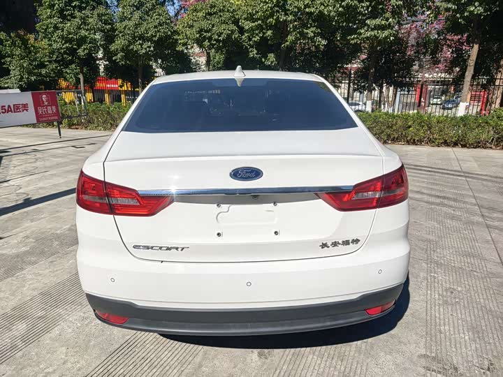 Фото 6 - Ford Escort