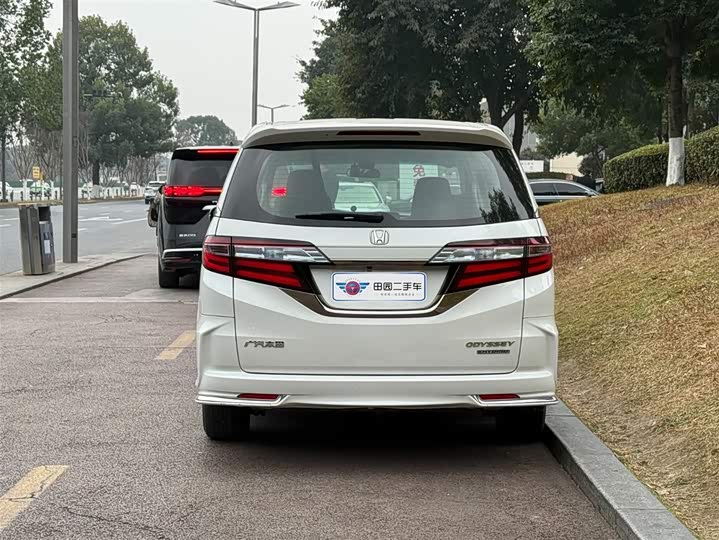 Фото 5 - Honda Odyssey