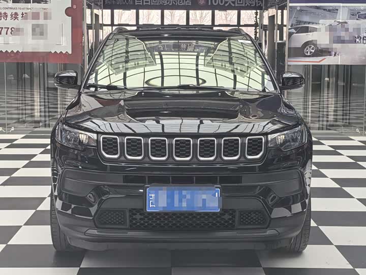Фото 2 - Jeep Compass