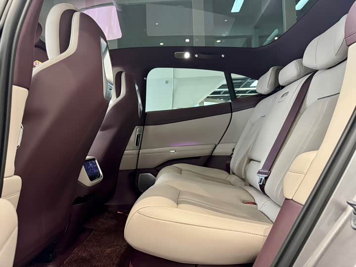 Фото 5 - Xiaomi YU7