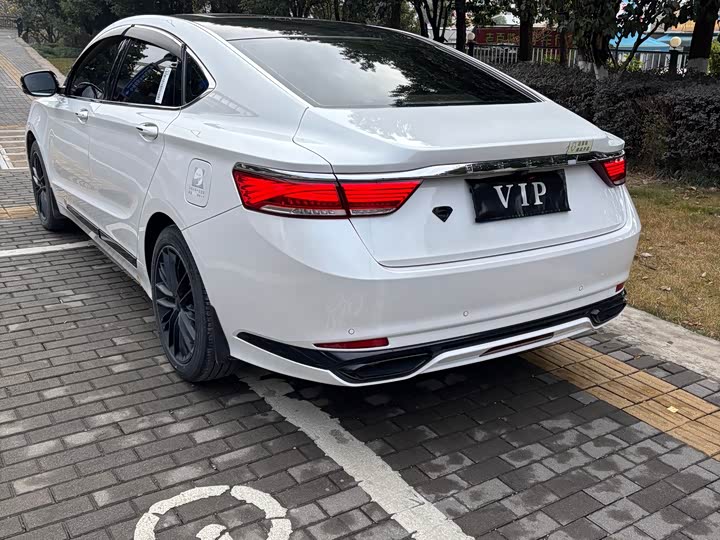 Фото 8 - Geely Emgrand GT