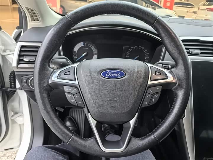 Фото 8 - Ford Mondeo