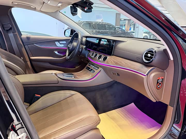 Фото 4 - Mercedes-Benz E-Class