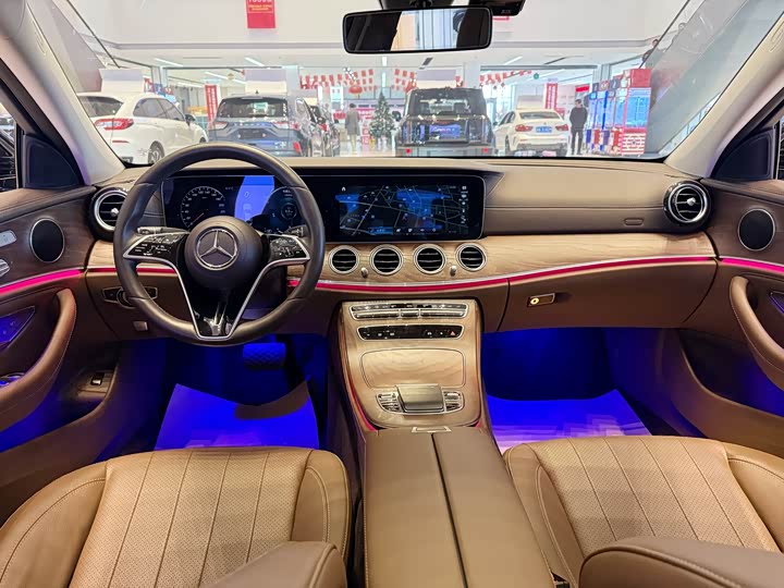 Фото 5 - Mercedes-Benz E-Class