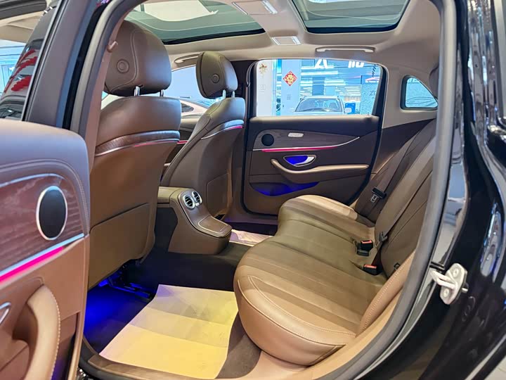 Фото 7 - Mercedes-Benz E-Class