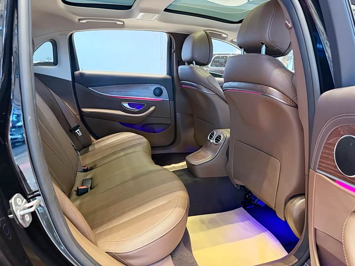 Фото 8 - Mercedes-Benz E-Class