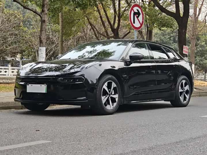 Фото 1 - Zeekr 001