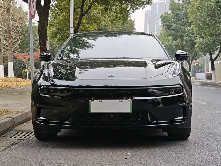 Фото 2 - Zeekr 001