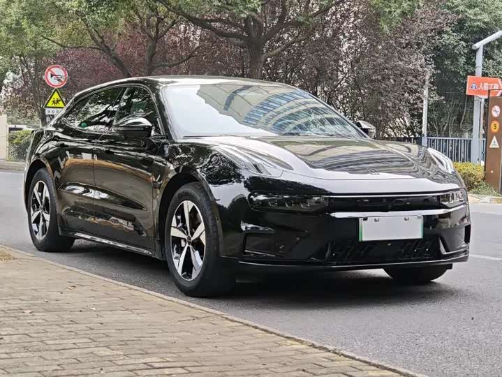 Фото 3 - Zeekr 001