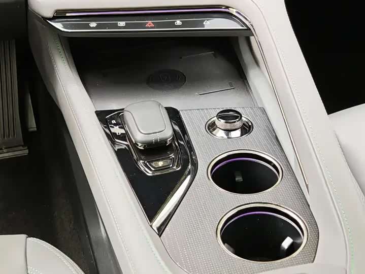 Фото 6 - Zeekr 001