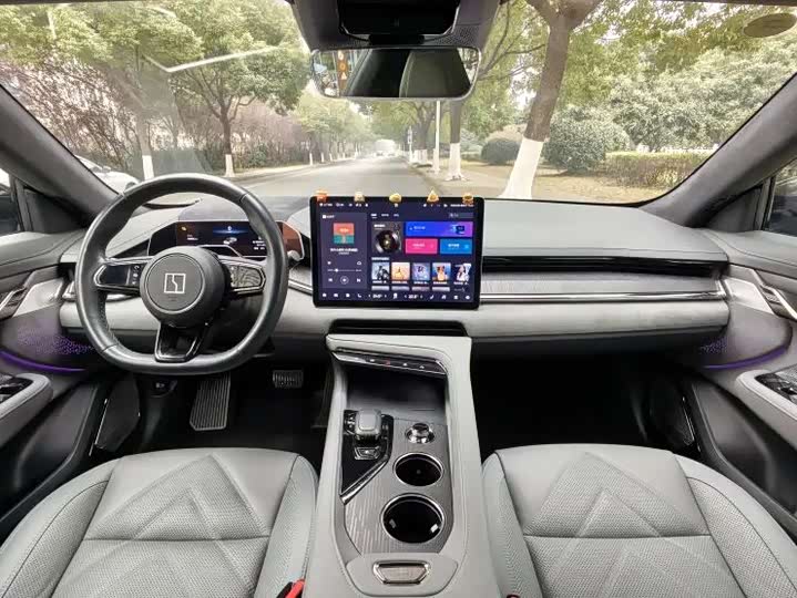 Фото 7 - Zeekr 001