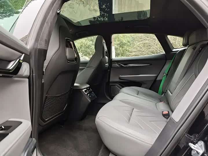 Фото 8 - Zeekr 001