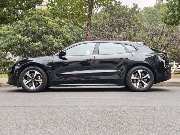 Фото 9 - Zeekr 001